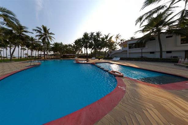 mgm-beach-resort-piscina