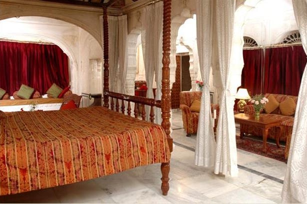 castle-mandawa-mandawa-camera2