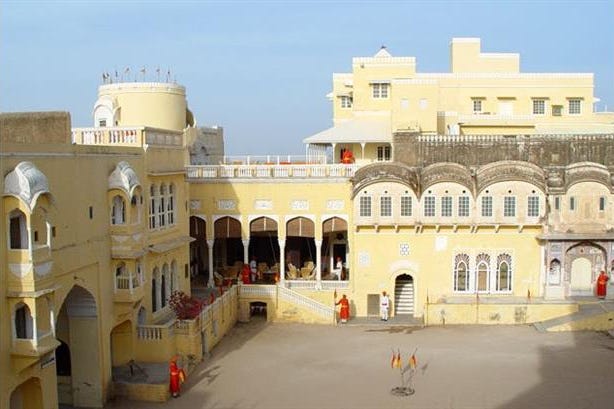 castle-mandawa-mandawa-esterno