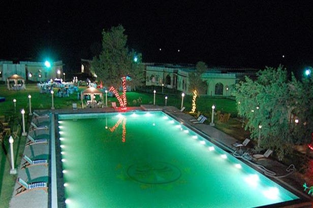 hotel-sara-vilas-mandawa-piscina