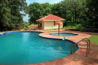 malwa-resort-mandu-piscina
