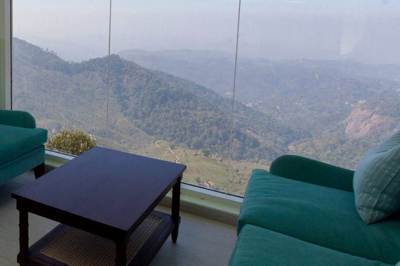 Terrazza privata di una camera dell'hotel Fragrant Nature a Munnar in India