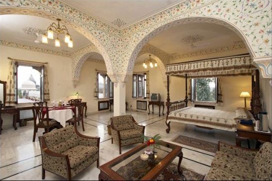 hotel-amar-mahal-orchha-camera