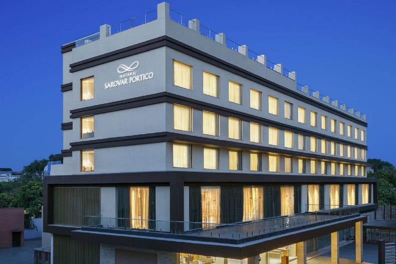 facade-of-nataraj-sarovar-portico-hotel-best-business-hotels-in-jhansi-sd