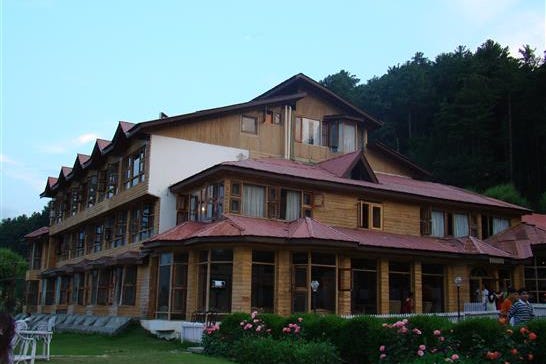 Vista dell'esterno dell'Hotel Pahalgam in India