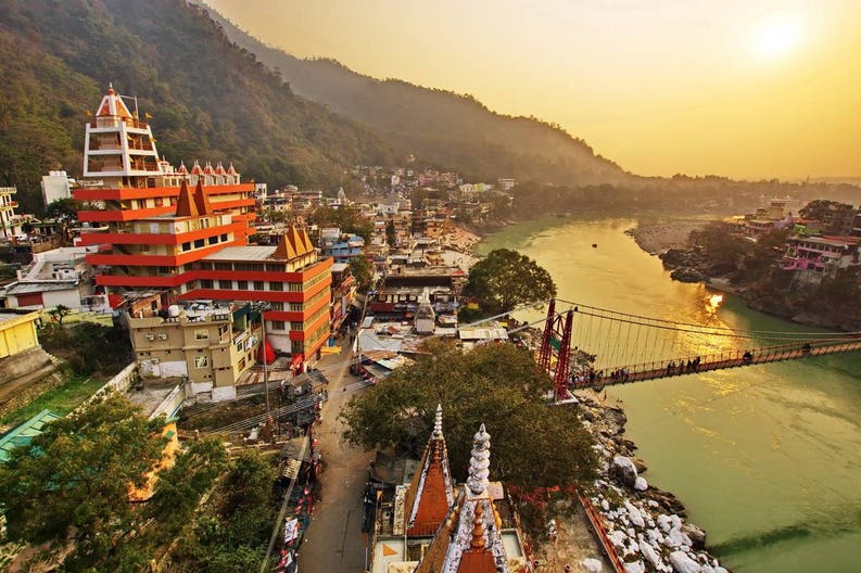 Rishikesh città in India
