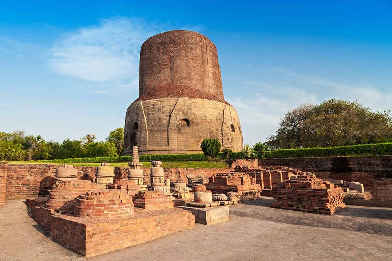 india-dhamekh-stupa-and-ruins-in-sarnath