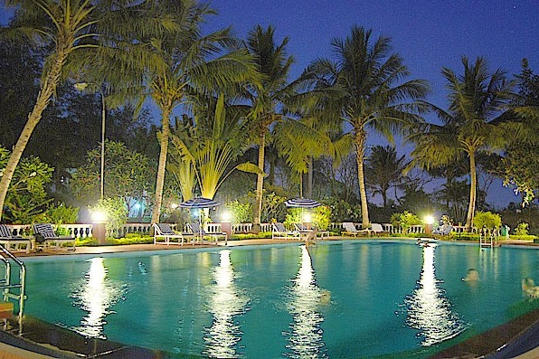 ideal-river-view-tanjore-piscina