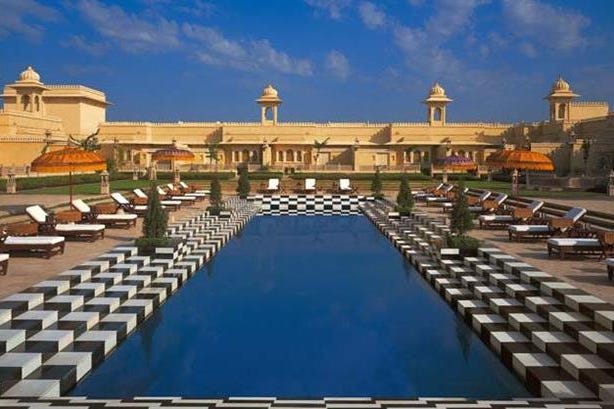 Piscina esterna dell'Oberoi Udaivilas a Udaipur in India