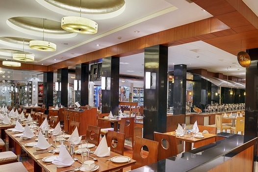 Ristorante dell'hotel Ramada Plaza Varanasi in India