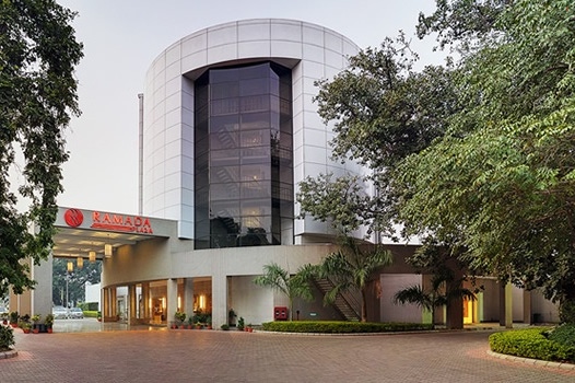 Vista dell'esterno dell'hotel Ramada Plaza Varanasi in India