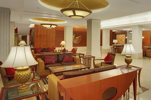 Hall dell'hotel Ramada Plaza Varanasi in India