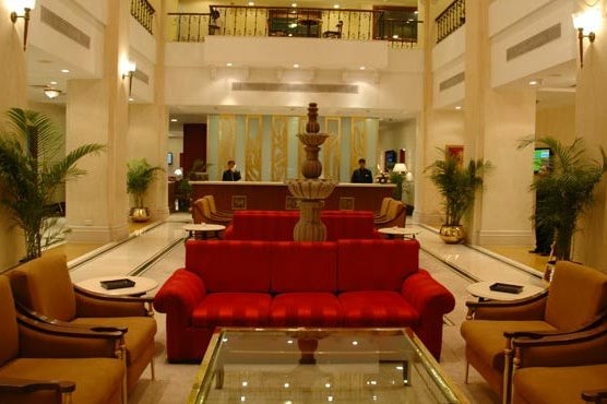 radisson-varanasi-lobby
