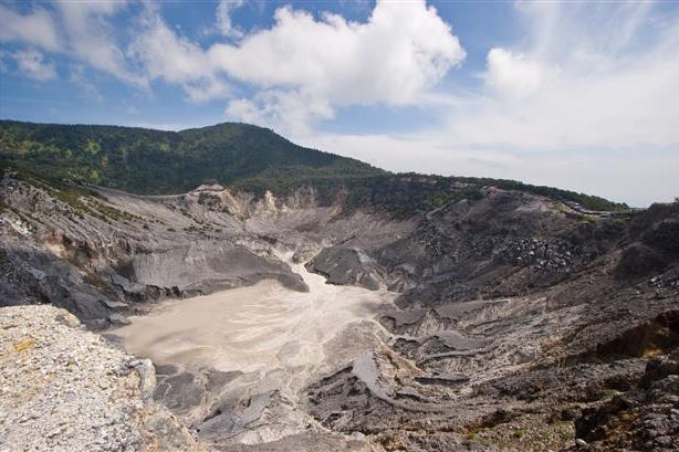 Vista del vulcano Ijen Crater in Indonesia