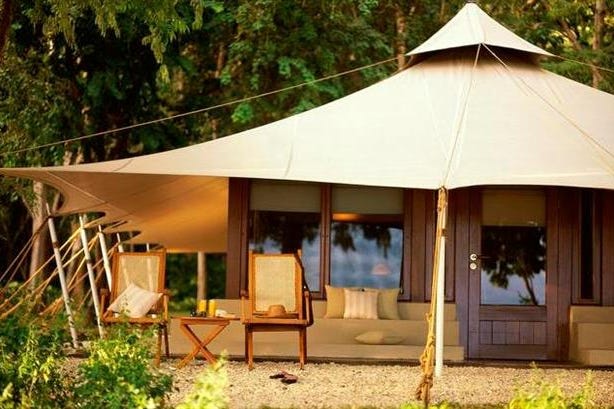 amanwana-resort-moyo-island-camera2