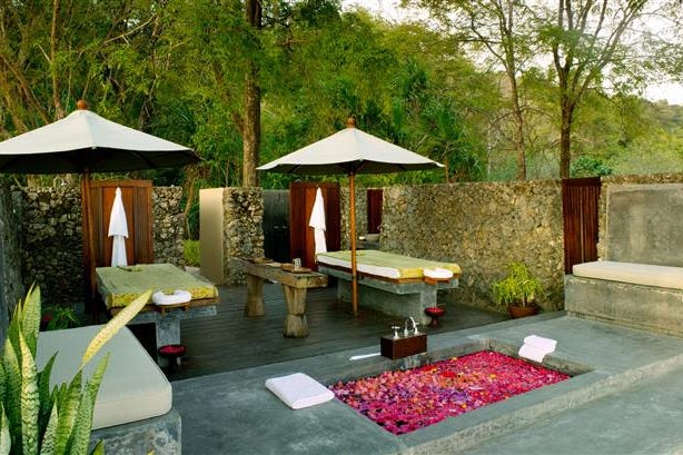 amanwana-resort-moyo-island-spa