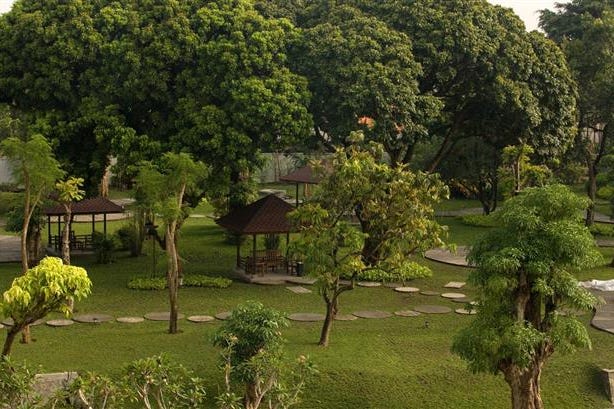 Giardino del Royal Ambarukmo Resort a Jogjakarta in Indonesia