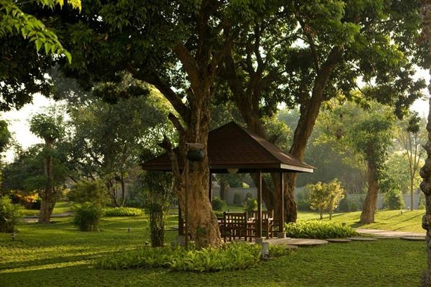 Giardino del Royal Ambarukmo Resort a Jogjakarta in Indonesia