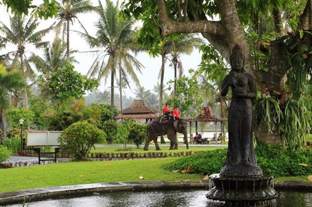 Garden of the Manohara Resort in Magelang in Indonesia