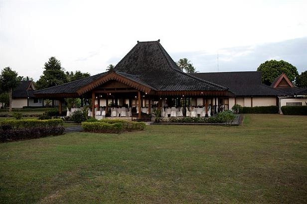 External view of the restaurant of the Manohara Resort in Magelang in Indonesia