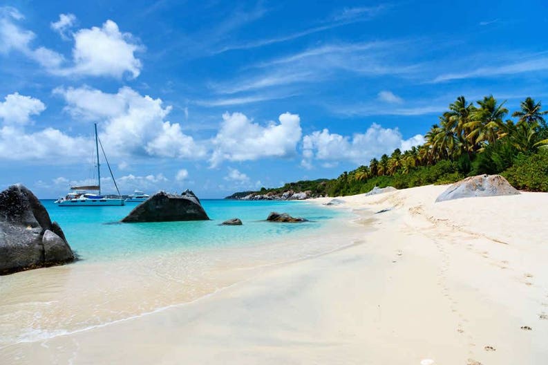 british-virgin-islands-virgin-gorda-stunning-beach-with-white-sand