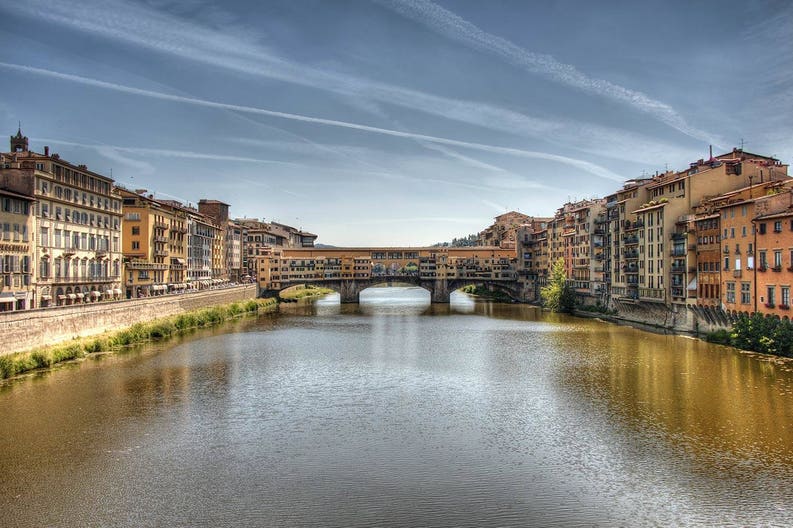 italy-florence-arno-river-and-ponte-vecchio