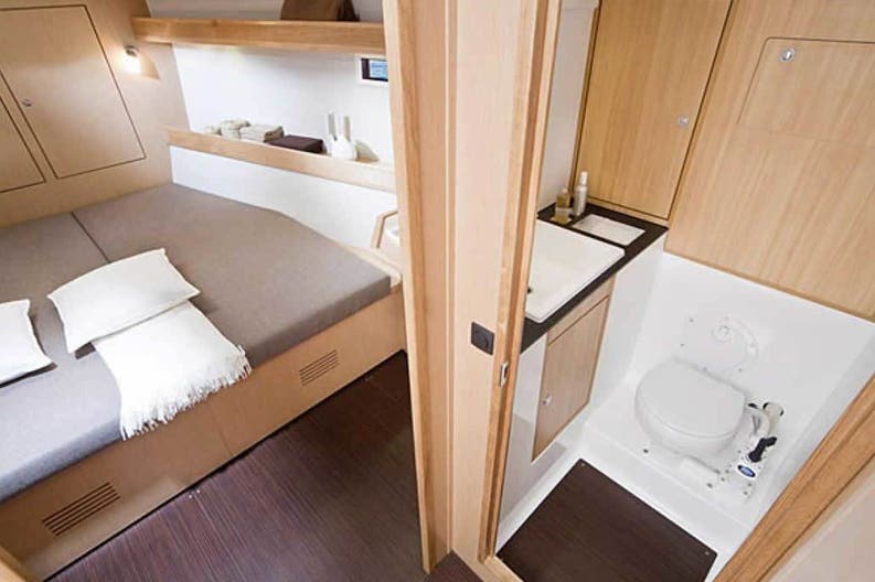 bavaria-cruiser-45-interior-02