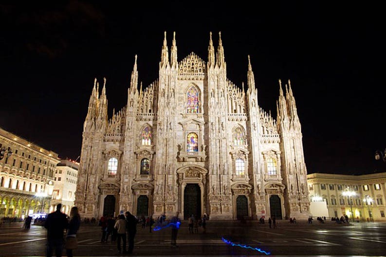 italy-milan-night