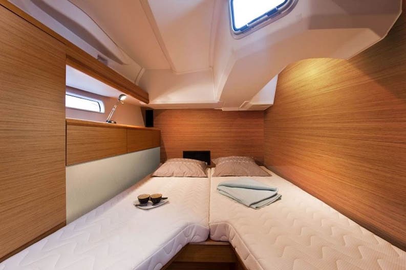 jeanneau-jeanneau53-interior-04