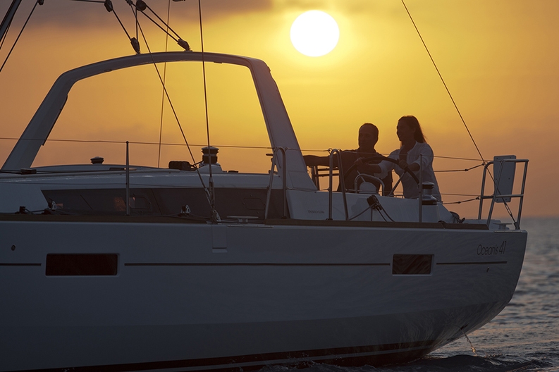 Barca a vela Oceanis 41 tramonto