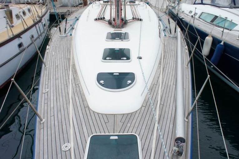 sailboat-charter-first-47-7