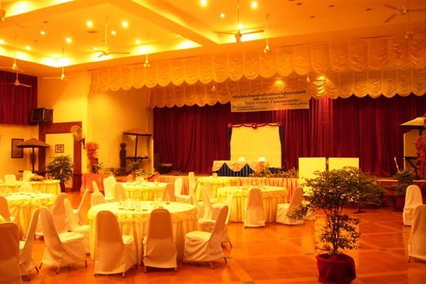 Sala ristorante del Pakse Hotel nel Laos