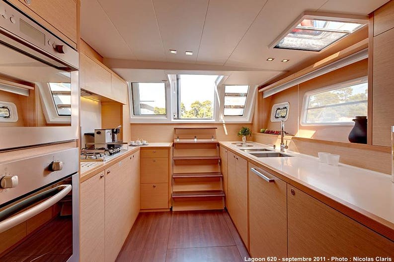 lagoon-620-interior-45r3306