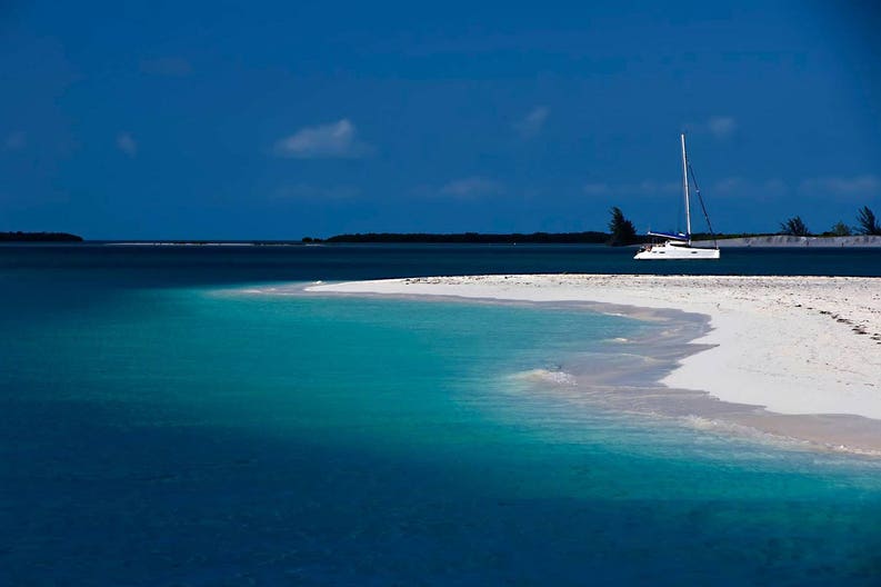 Turquoise sea of Tobago Cays in the Caribbean