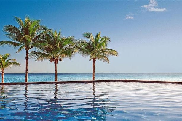 Outdoor swimming pool of The Westin Resort & Spa in Cancun in Mexico
