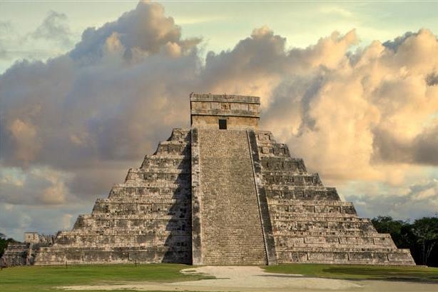 View on a Mayan Pyramide of Chichen Itza, famous archaeological site in Mexico.
