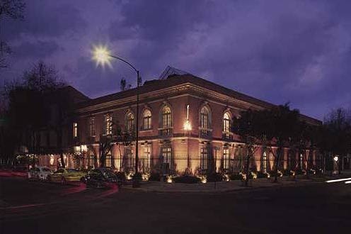 External view of the hotel La Casona in Mexico City