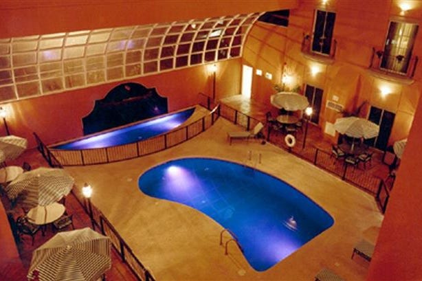 Swimming pool of the Holiday Inn Express Guanajuato in Mexico