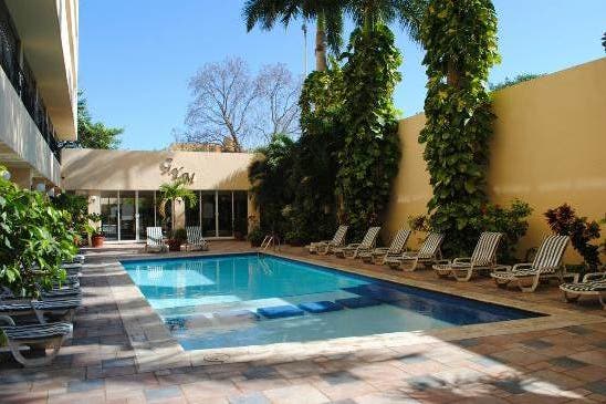 The swimming pool of El Castellano Hotel of Merida