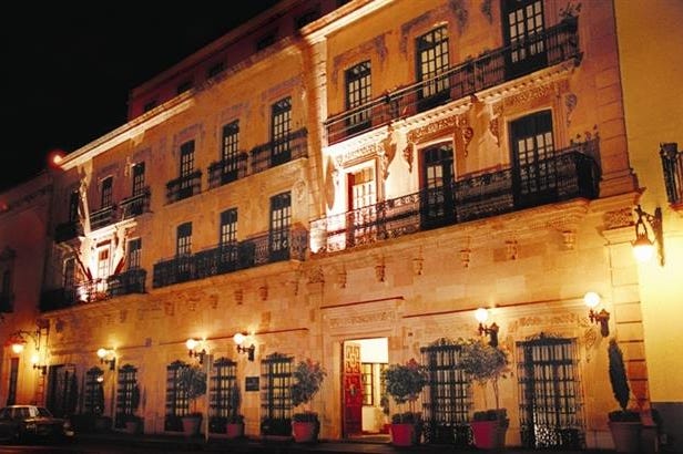 Vista esterna dell'Emporio Zacatecas in Messico