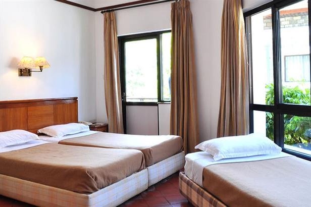 trek-o-tel-pokhara-camera