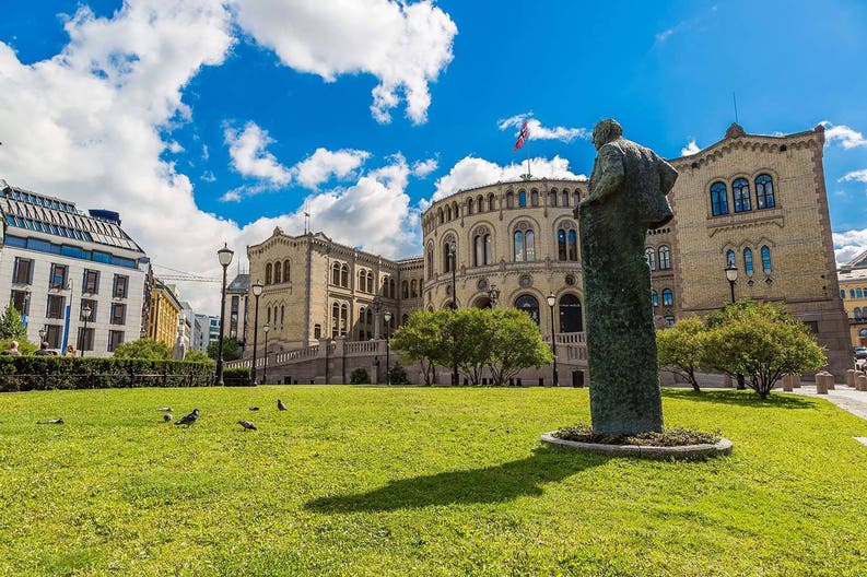 norway-oslo-parliament-summer