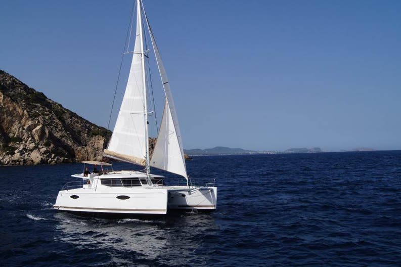 Hèlia 44 catamaran sail Catamaran Hèlia 44 on sailing