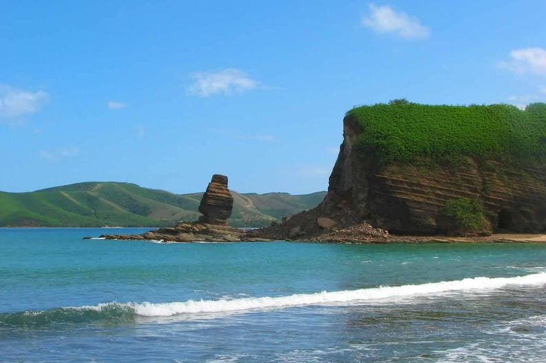 new-caledonia-rock-formations-in-bourail