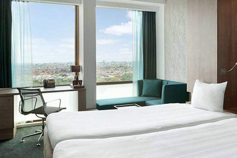 Camera da letto dell'hotel Ramanda Apollo ad Amsterdam nei Paesi Bassi