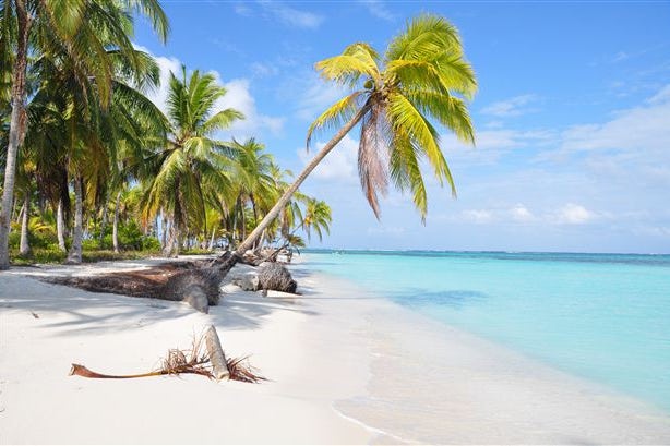 shutterstock-142880422-lonely-beach-in-san-blas-island