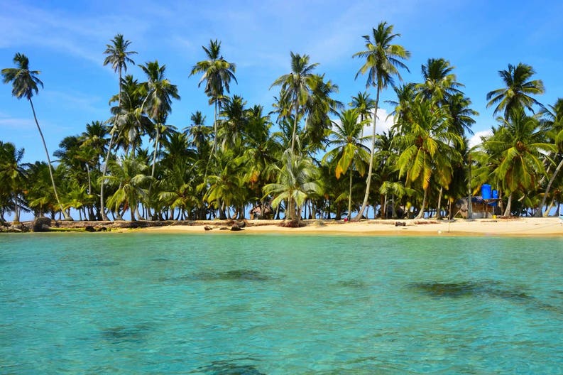 san-blas-beach-on-small-island