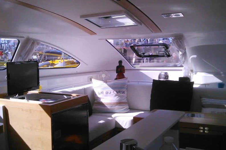 nautitech-482-interior-05