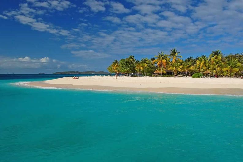 st-vincent-and-grenadines-tropical-beach-on-palm-island