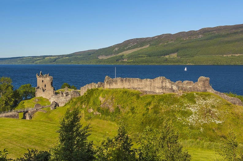scotland-loch-ness-urquhart-castle